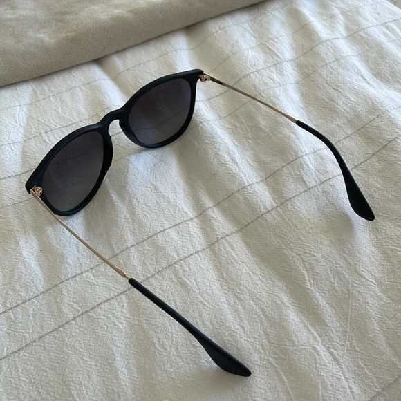 Ray-Ban Sunglasses - Picture 3 of 4